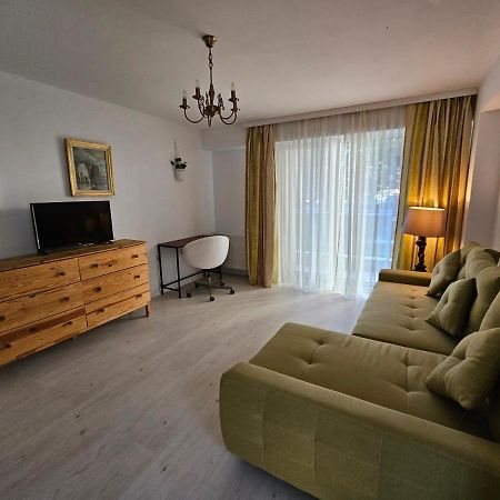 Manolaire Airport Residence โอโตเปนี ภายนอก รูปภาพ