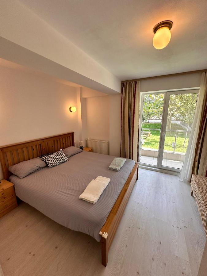 Manolaire Airport Residence โอโตเปนี ภายนอก รูปภาพ