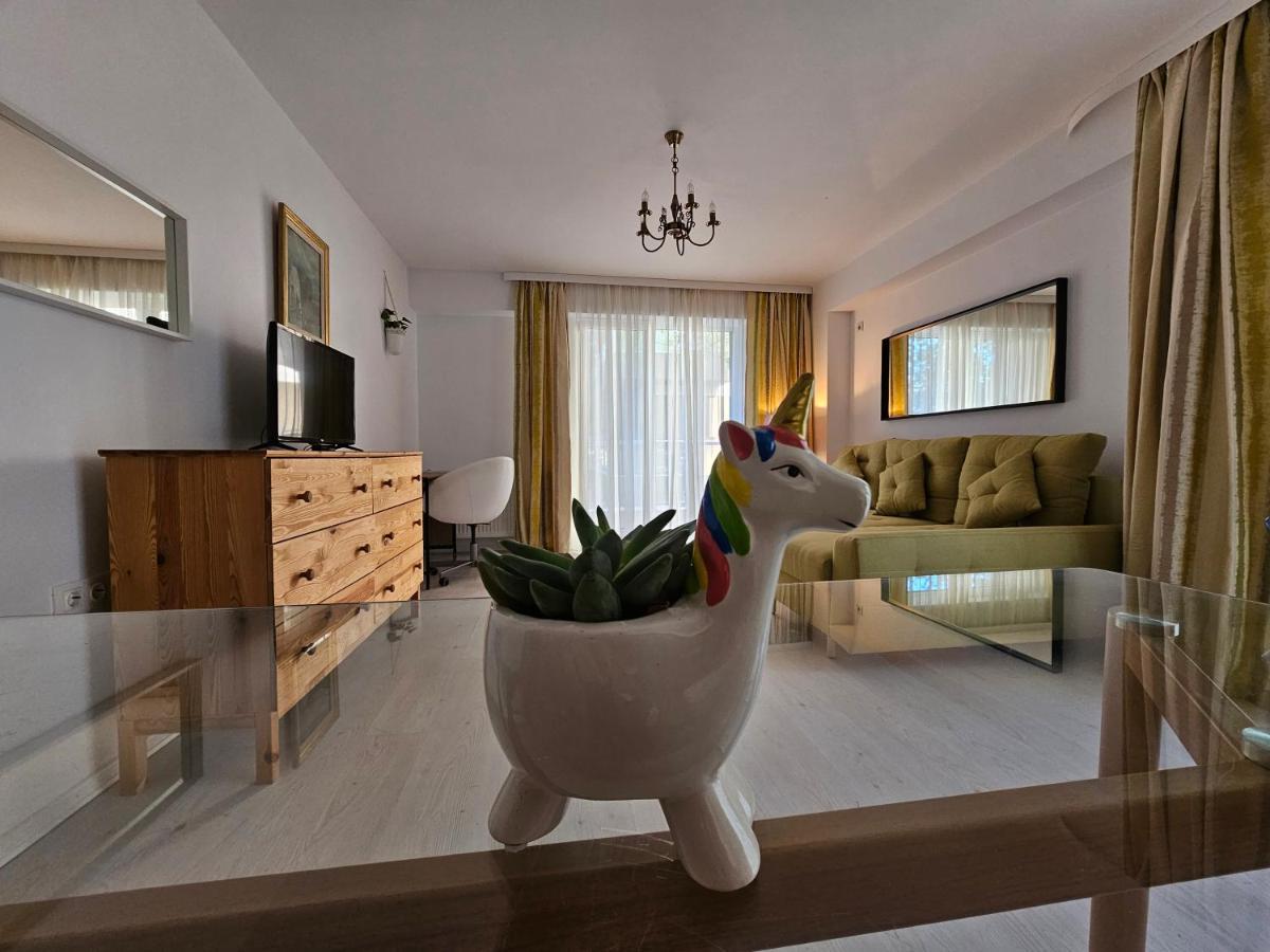 Manolaire Airport Residence โอโตเปนี ภายนอก รูปภาพ